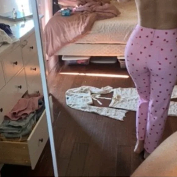 SHEIN Pink Heart High Rise Jeans - Picture 5 of 13